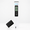 جهاز قياس TDS للمياه، منظر عمودي؛ شاشة LCD وأزرار MODE وCLEAR وON/OFF HOLD وغطاء منزوع وطرف القياس